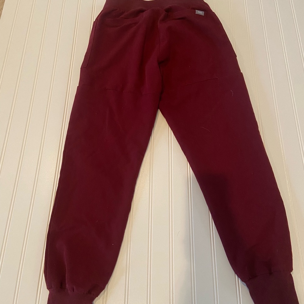 FIGS Burgundy Nepal Skinny Jogger Scrubs - Picture 3 of 3